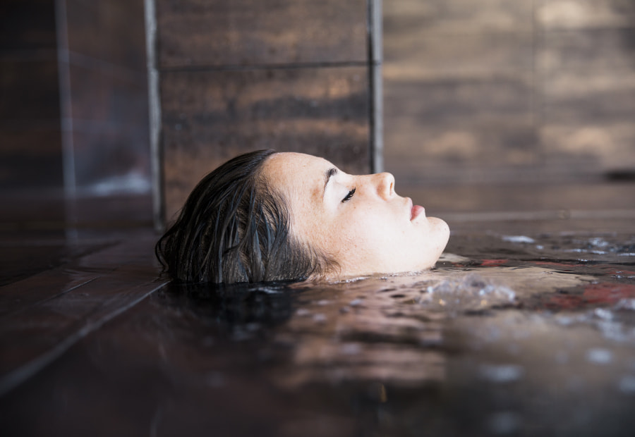 Hotel Spa Villa Pasiega Woman relaxing in the spa pool