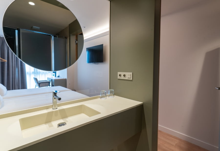 Bathroom in double room 3 Entrance to the bathroom from the bedroom