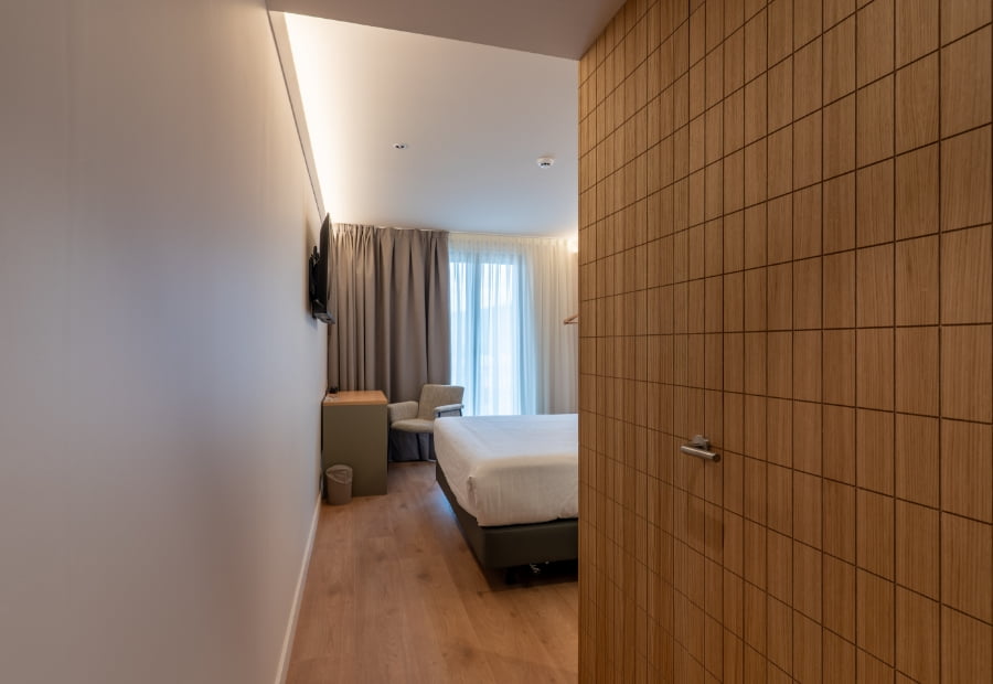 Double room with view of the hallway Double room with desk, armchair and television