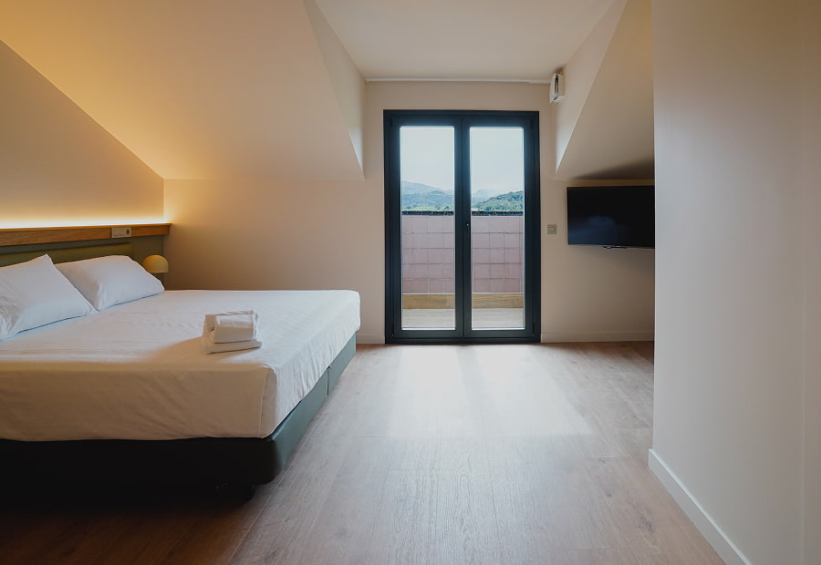 Habitación triple superior con cama King size 1 Habitación triple superior con cama King size, balcón y tv