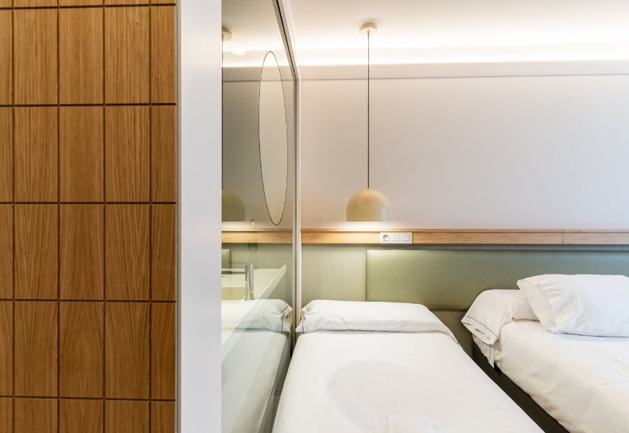 Triple Room 3 Triple room with extra bed detail