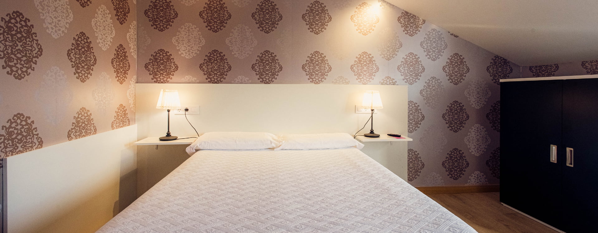 apartamentos villa pasiega Estancia con cama doble de los apartamentos en Hoznayo