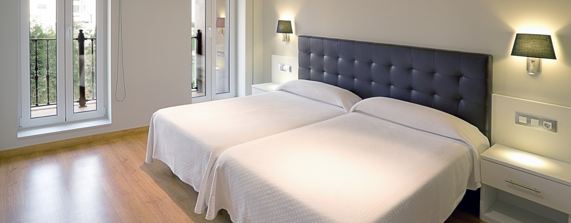 apartamentos spa villa pasiega Fotografía de habitación del alojamiento con dos camas individuales