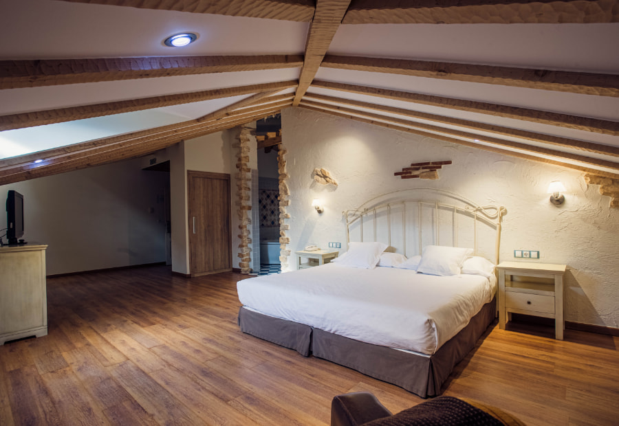 Deluxe Room 1 Spacious room with double bed