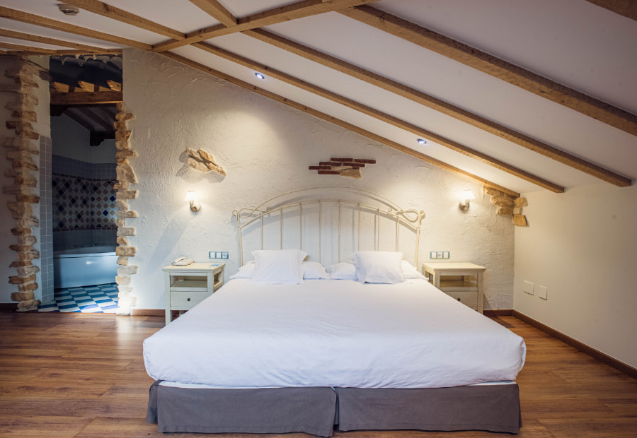 Deluxe Room 5 Room with double bed and bathroom