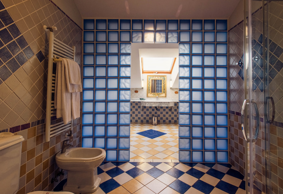 Deluxe Room 7 Fully equipped toilet