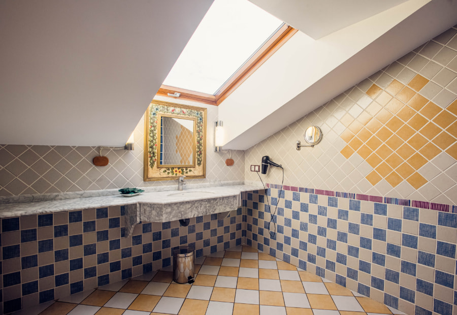 Deluxe Room 9 Fully equipped bathroom