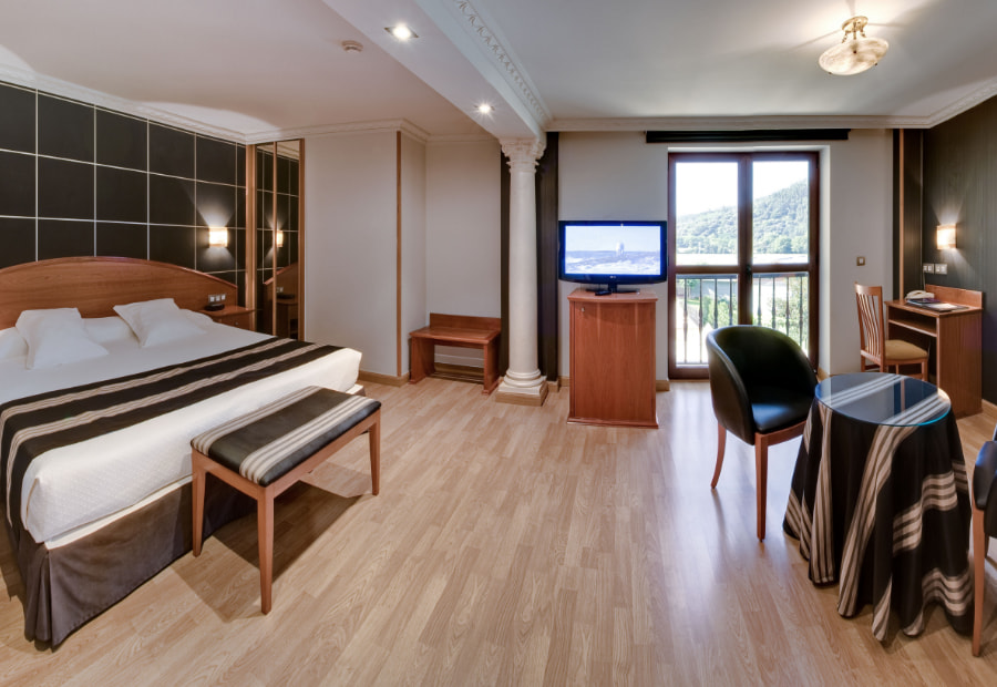 Habitación Superior 2 Double room with TV and access to balcony