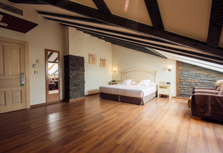 Habitación Superior 5 Spacious room with double bed and mirror